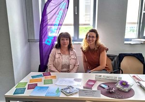 Simone Sievert (l.) und Birte Schiemann stellten in Delitzsch und Eilenburg das Angebot der Palliativversorgung des Ökumenisch Ambulanten Hospizdienstes vor.